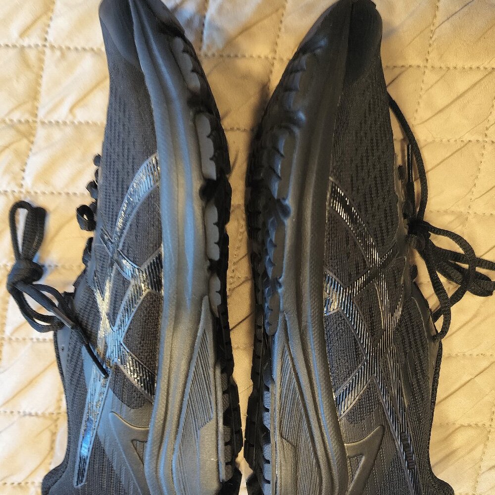 ASICS Running Shoe - Picture 7 of 10